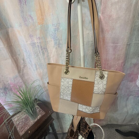 📌Calvin Klein Hayden Saffiano Leather PatchworkDouble Handle Tote - Handbag
